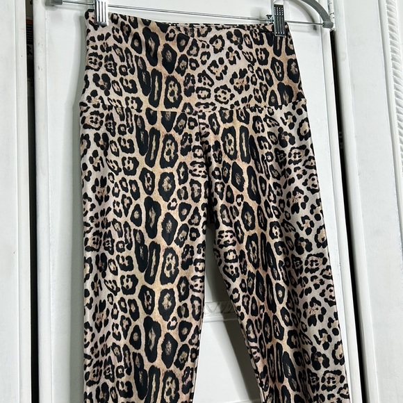 Onzie cheetah leopard print high rise full length yoga leggings - Picture 4 of 10